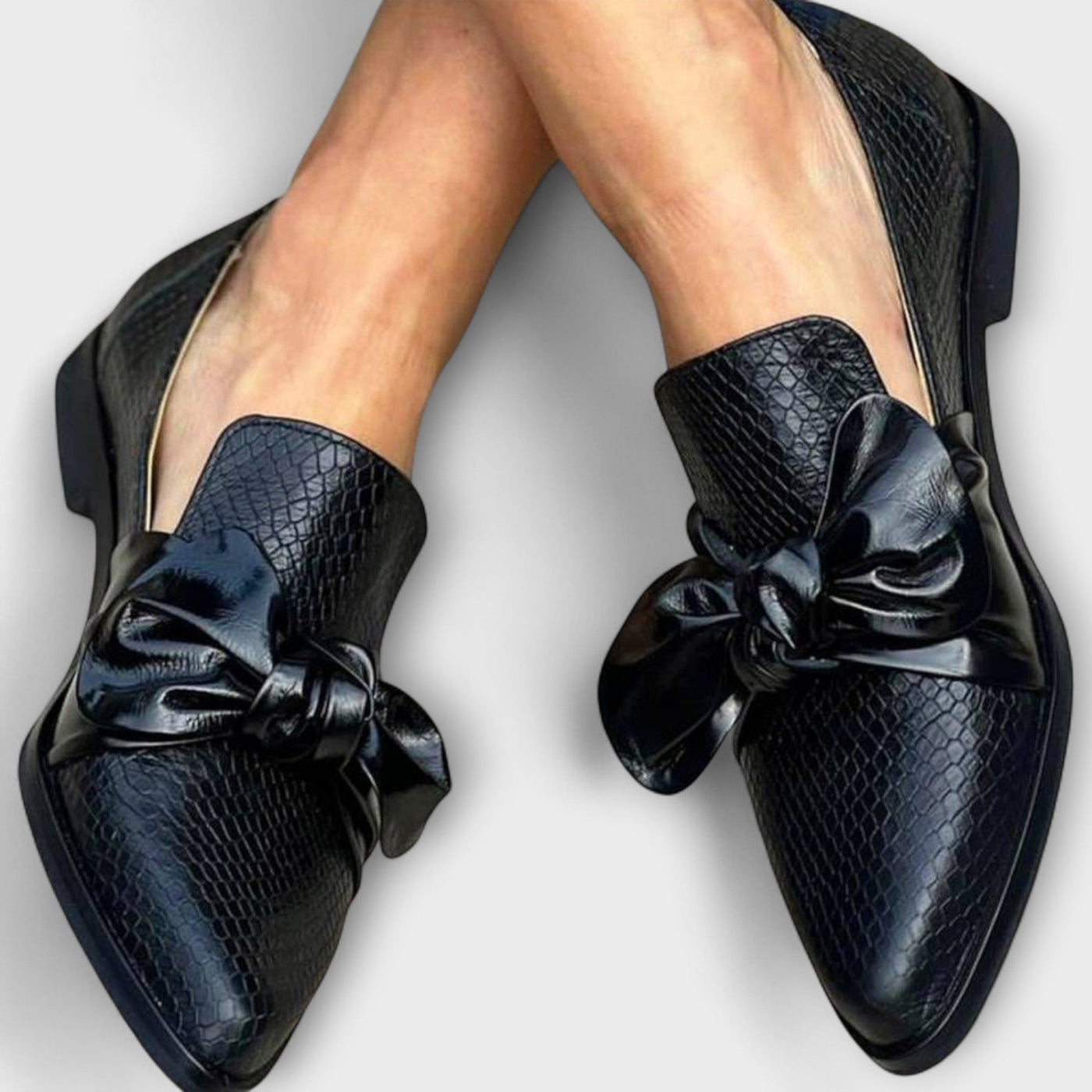 Claudia™ | Loafersid lipsudetailiga